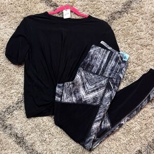 14. Bundle of 2- lululemon blk crescent top- size 6 & leggings - size 8